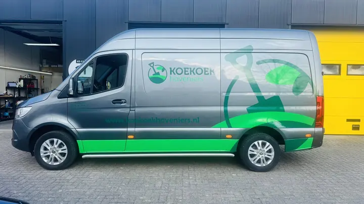 Koekoek Hoveniers: complete belettering