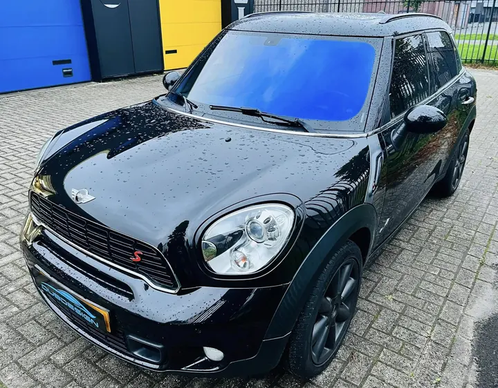 MINI Countryman, volledig in het zwart