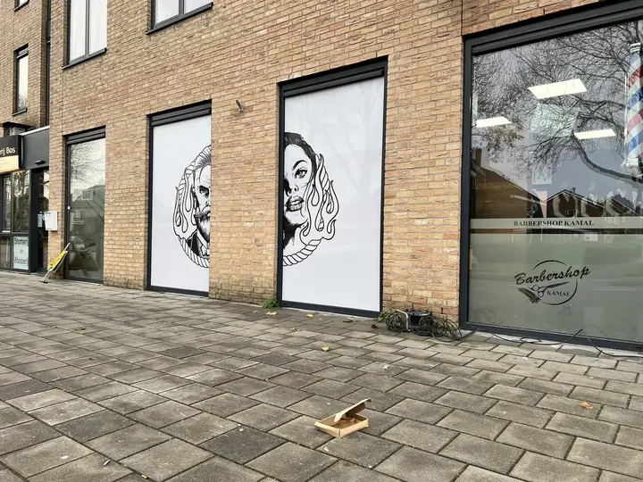 Raamfolie en belettering voor een barbershop
