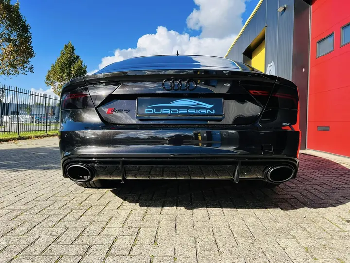 Audi RS 7, geblindeerd en achterlichten gesmoked