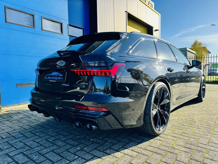 Audi RS 6 Avant met donkere tint