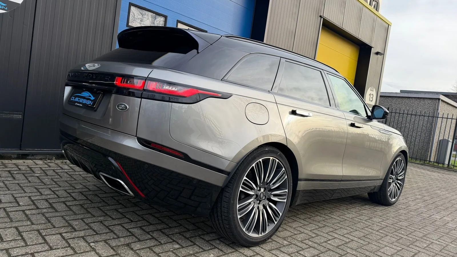 Range Rover Velar met 5% lichtdoorlatende tint voor onze werkplaats